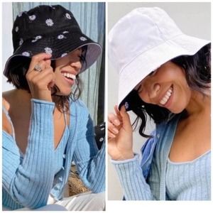Alice & Olivia Bucket Hat One Size Black White Daisy Floral Floppy Reversible